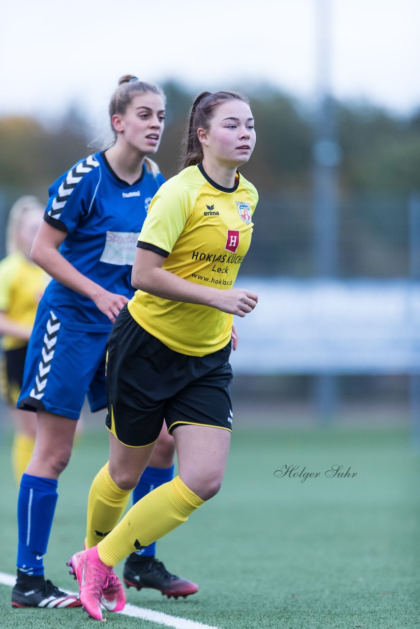 Bild 326 - F SSC Hagen Ahrensburg - SV Frisia 03 Risum-Lindholm : Ergebnis: 2:0